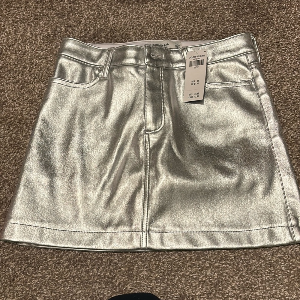 Abercrombie kids silver metallic skort